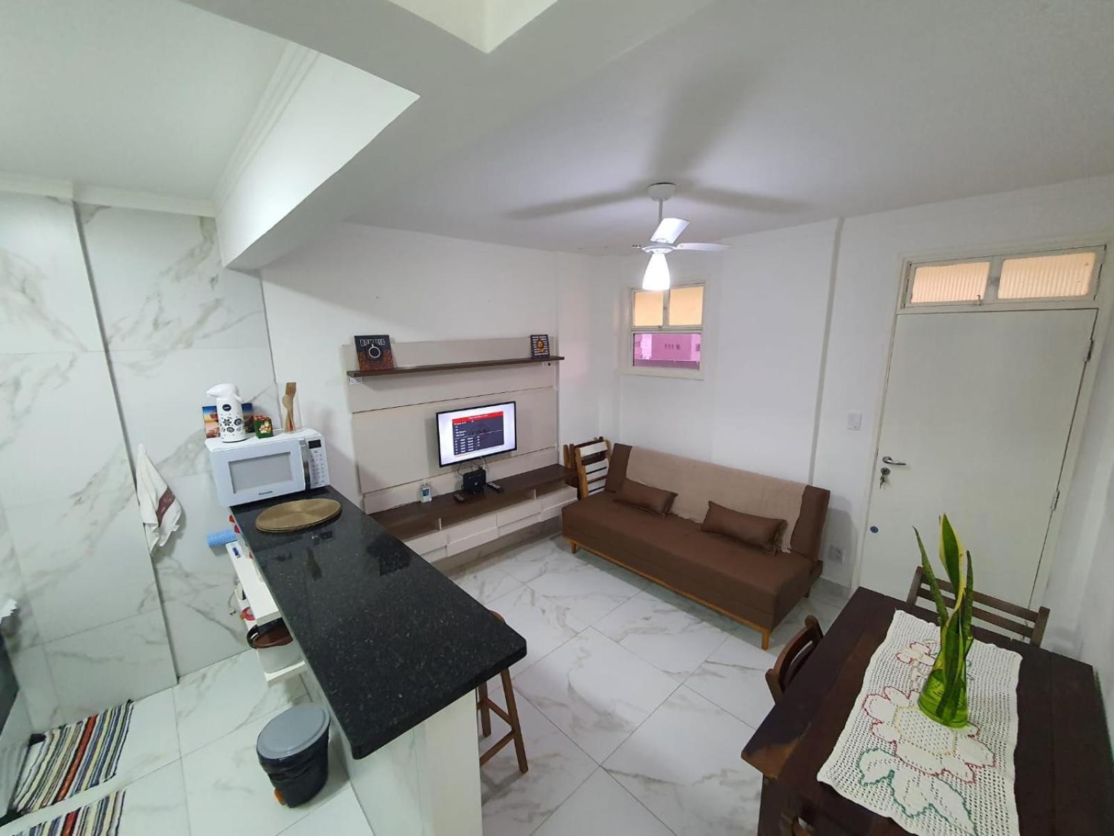 Em Apartment *
